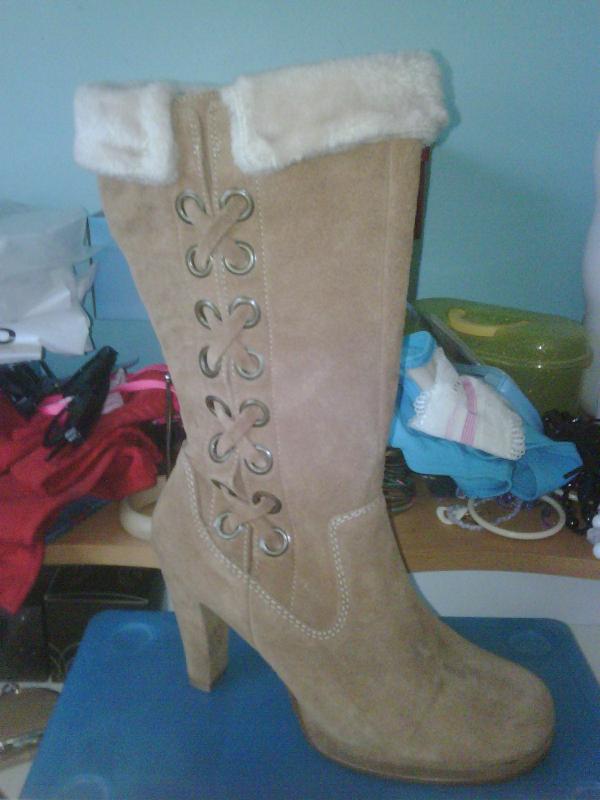 BRAND NEW boots - size 9 - $30